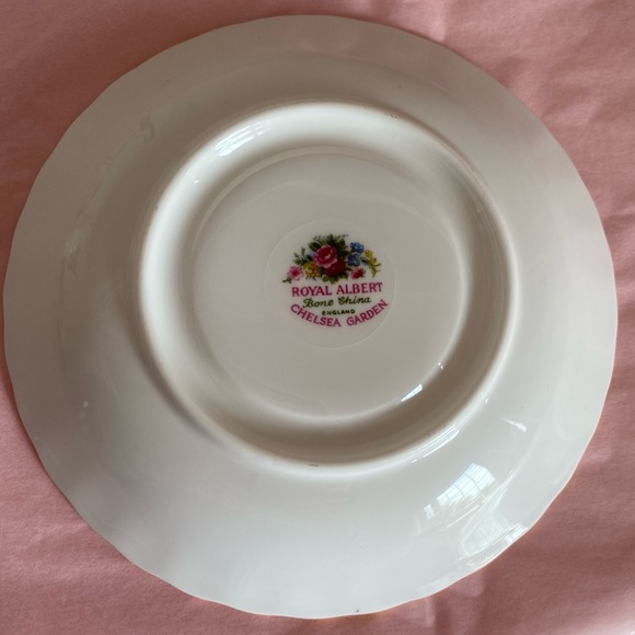 VTG Royal Albert Bone China Teacup and Saucer in the Chelsea Garden pattern - Picture 7 of 10
